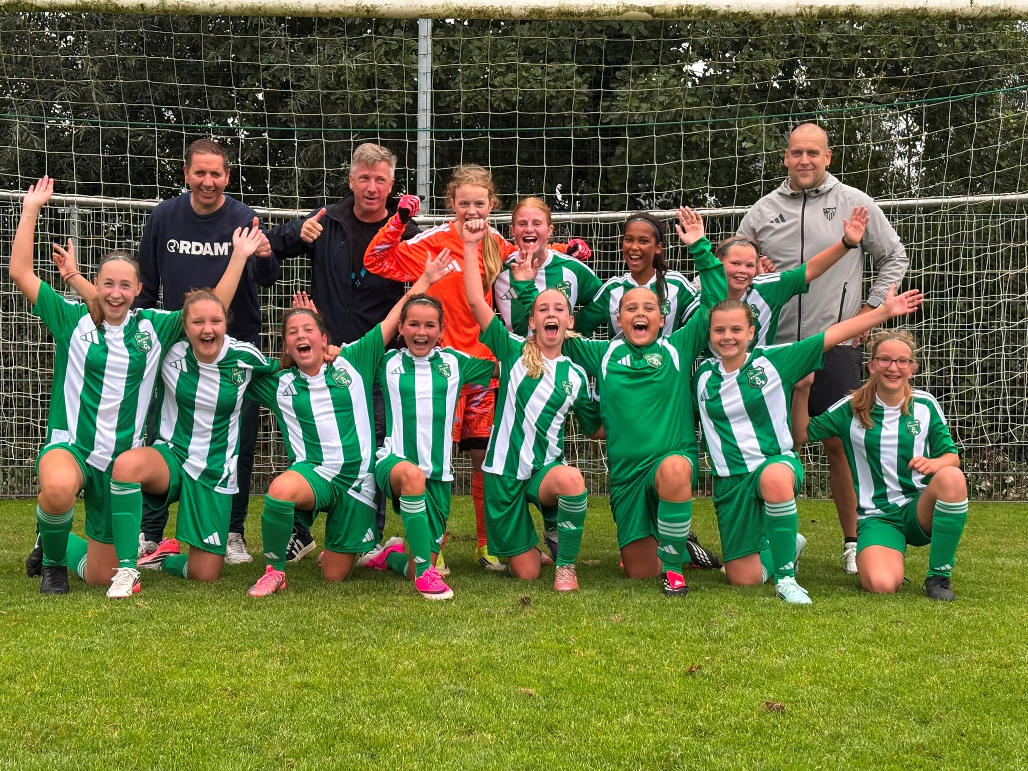 Meiden van SV Rhoon pakken mooie overwinning